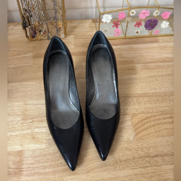 Vintage Coach Quiet Luxury Black Leather Pointed Toe Heels Size 7 Classic Retro - Picture 4 of 11